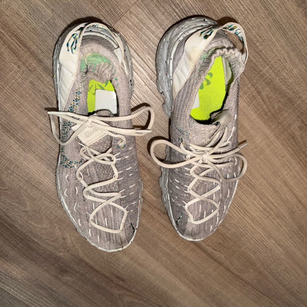 Nike grey sneakers
